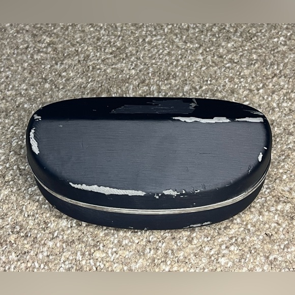*Damaged* Giorgio Armani Solid Black Hard Sunglasses Case w/ Gray Cleaning Cloth - Picture 5 of 13